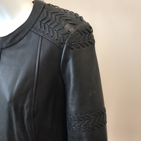 Guess 100% leather cropped jacket. - Picture 2 of 10